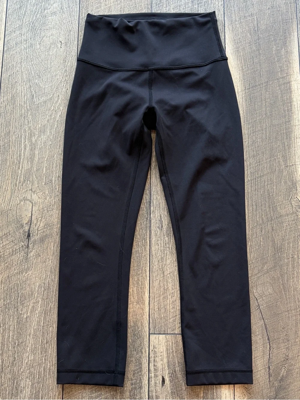 Lululemon Wunder Train High-Rise Crop Leggings 21" In Black size four (4) - Picture 3 of 10
